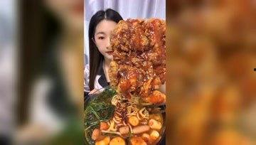 娱乐吃瓜酱一个人做饭,娱乐吃瓜酱的美食独奏曲